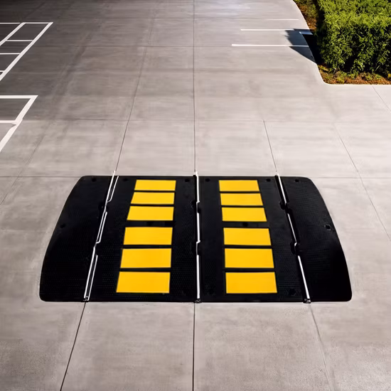 Weatherproof Reflective Visual Rubber Speed Hump Rubber Road Speed Breaker Traffic Safety Bump